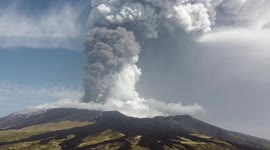 Stunning footage shows violent Mount Etna eruption on Saturday with ash column '10km high'