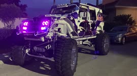 4-Wheel Neon customized Jeep! Cool One-off state-of-the-art Jeep
