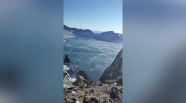 Rare scene of 'steam fog' moving above lake in northern China