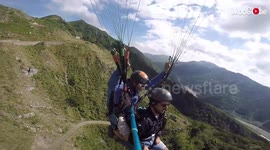 'Italy: Line breakage leads to TERRIFYING tandem paragliding incident '