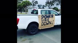Australia: Strong winds across Victoria leave thousands without power