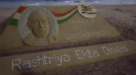 Sudarsan Pattnaik pays tribute to Patel with sand art at Odisha’s Puri beach, India