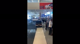 US: Travelers Stranded At Airports After AA’s Mass Flight Cancellations 2