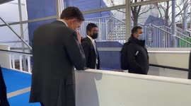 Dutch Prime Minister Mark Rutte puts on face mask before entering crowded COP26 hall