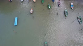 Barcos de pescas fundeados na praia do ribeiro em vila velha brazil