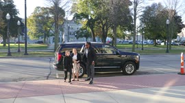 Mother of Kyle Rittenhouse arrives at Kenosha court for son's murder trial