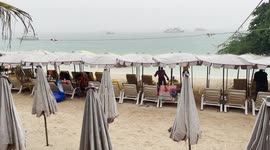 Strong rainstorm hits beachgoers on Thai island