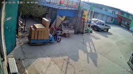 Tricycle takes off without driver after box falls onto its handlebar