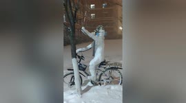 University students build hilarious cycling snowman in China