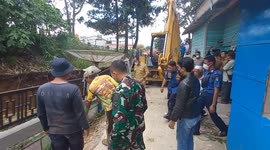 workers died because they were crushed by the ground and wall