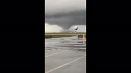 Canada: Huge Waterspout Spotted Near Vancouver Airport 3