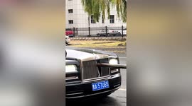 Steel pipe transported on three-wheeler impales Rolls-Royce after crash in northern China