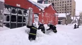 Firefighters in northern China rescue residents trapped in snowed-in houses
