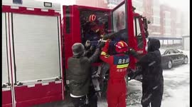 Firefighters rush pregnant woman to hospital through heavy snow in northern China