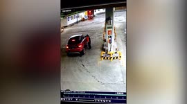 Car drags petrol station staff across ground as motorist drives off without paying in China