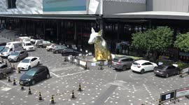 Bizarre giant gold English bull terrier appears in car park in Thailand