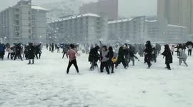 Hundreds of students take part in snowball fight as eastern China receives first snowfall of year