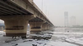 India: Toxic Foam On Surface Of Yamuna River In Delhi 2