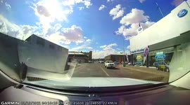 Taxis in South Africa make their own rules, watch taxi drive over red traffic light.
