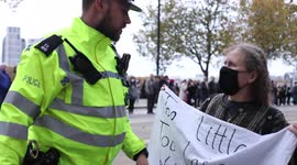 MET Police telling XR protestor off and sent her back on the pavement during the Lord Mayor's Show 2021 at Temple