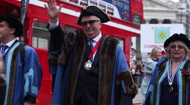 Sightings on the Lord Mayor's Show 2021, paraders waving at spectators on carts outside Bank of England.
