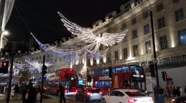 Londoners enjoy first Saturday night of beautiful Christmas lights downtown