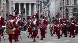 London crowds cheer parade and bands at Lord Mayor's Show