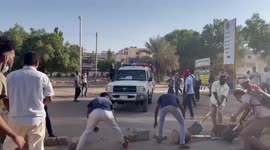 Sudan: Protesters Make Way For Ambulance Carrying Patients In Khartoum