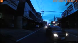 ROAD RAGE: Aggressive Toyota driver constantly honking horn (Dashcam Video)