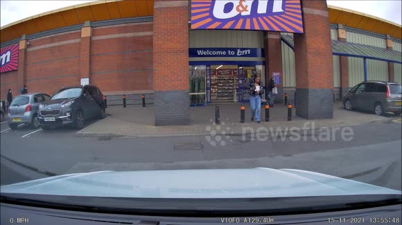 Store 'thieves' caught on dashcam in West Yorkshire