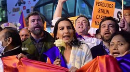 Cubanos reclaman libertad desde la Puerta del Sol de Madrid
