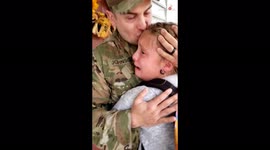 US military dad returns after 7-month deployment and surprises daughter