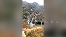Massive landslide buries pickup truck in northern China