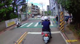INSTANT KARMA: Traffic enforcer chases moped rider that skipped red light (Dashcam Video)