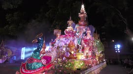 Spectacular floats illuminate Thai city during festival of lights