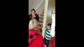 Canadian grandmother surprise daughter after spending 15 Christmases apart