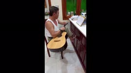 Meet the Vietnamese guitarist who taught himself to play after he lost his forearm