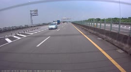 WTF MOMENT: Truck tyres come flying off in the middle of the highway, nearly smashing the car behind (Dashcam Video)