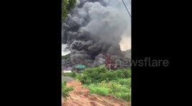 Huge fire destroys paint plant in eastern China