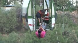 Tourists rescued from stuck China cable car