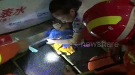Toddler with Hand Stuck in Escalator Gets Rescued in  China