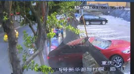 China wall crash captured by security camera