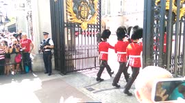 Changing of the Guard goes wrong