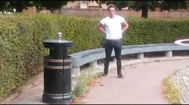 Spectacular frisbee trick shot