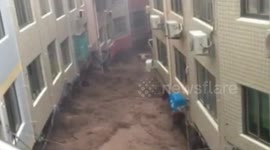 Huge flood sweeps southeastern China