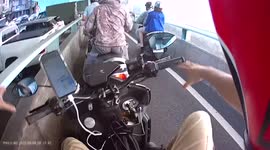 ACCIDENT / FAIL: Careless moped riders crash into each other (Dashcam Video)