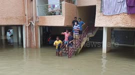 Residents evacuted on rafts as flood hits southern India