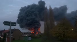 Fire breaks out at plastic factory in Hull, UK sending plumes of clouds thick smoke towards Humber Bridge