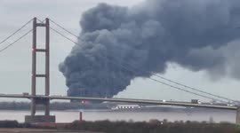 Huge cloud of smoke rises from factory fire in Hull, UK