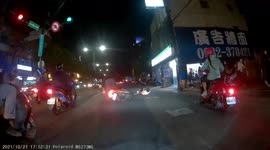 ACCIDENT / FAIL: Reckless pedestrian sprints through incoming moped riders (Dashcam Video)